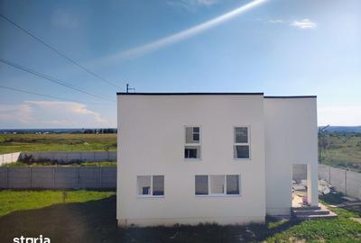 Casă cu 5 camere cu Teren 345 Mp în Malu Mare - 1