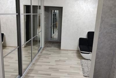 Apartament cu 3 camere în Micro 17
