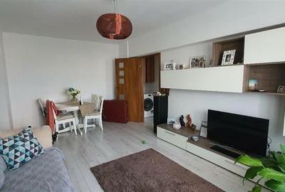 Apartament cu 3 camere semidecomandat în Dristor