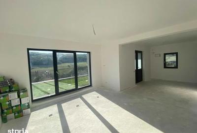 Casă cu 4 camere cu Teren 500 Mp în Central