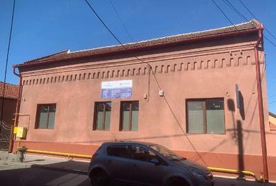 Casă cu 3 camere cu Teren 422 Mp în Central