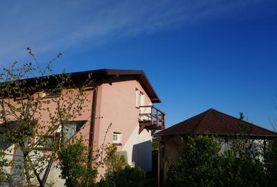 Casă cu 6 camere cu Teren 2000 Mp în Roșu - 2