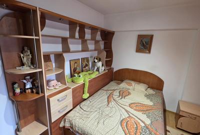 Apartament cu 3 camere decomandat în Nicolina - 9