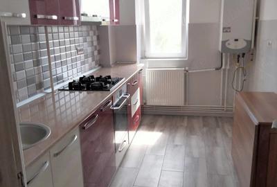 Apartament cu 3 camere decomandat în Central - 1