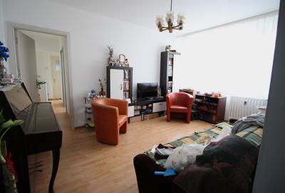 Apartament cu 4 camere semidecomandat în Apusului