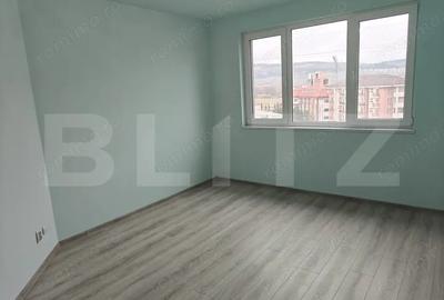 Apartament cu 3 camere semidecomandat, mobilat în Florești - 5