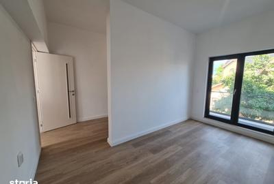 Casă cu 8 camere cu Teren 580 Mp în Corbeanca