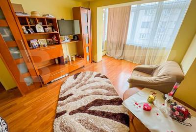 Apartament cu 4 camere decomandat, mobilat în Gojdu