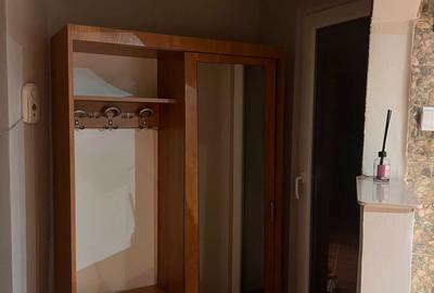 Apartament cu 2 camere semidecomandat în Micro 16