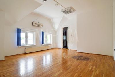 Casă individuală cu 11 camere cu Canalizare în Zorilor - 23