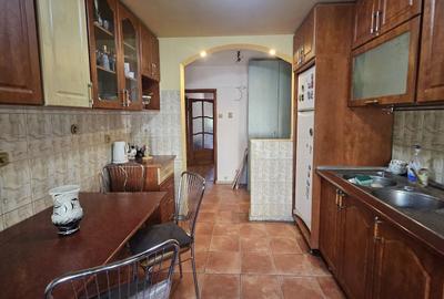 Apartament cu 3 camere decomandat în Cantemir - 11