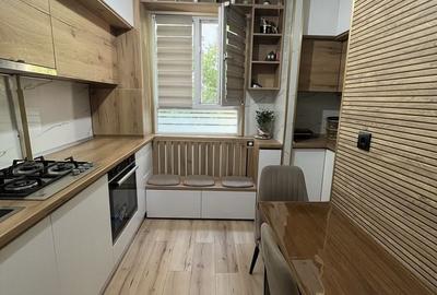 Apartament cu 3 camere decomandat în Central