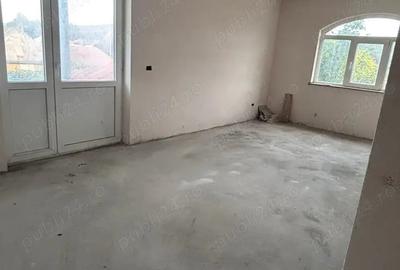 Casă cu 6 camere cu Teren 1100 Mp în Traian - 4