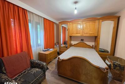 Casă cu 4 camere cu Teren 2400 Mp în Central