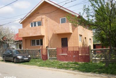 Casă cu 5 camere decomandat cu Teren 1250 Mp în Central