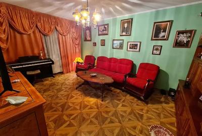 Apartament cu 3 camere decomandat în Ozana