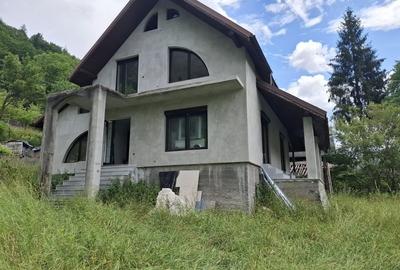 Casă cu 4 camere în Răstolița - 4