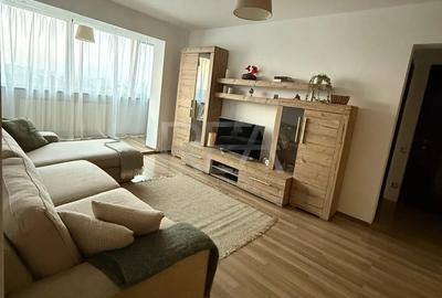 Apartament cu 3 camere decomandat, mobilat în Titan