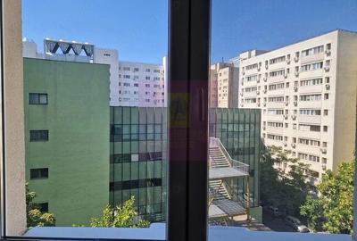 Apartament cu 3 camere decomandat în Vitan