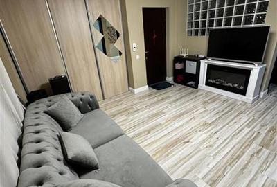 Apartament cu 3 camere semidecomandat, mobilat în Dămăroaia