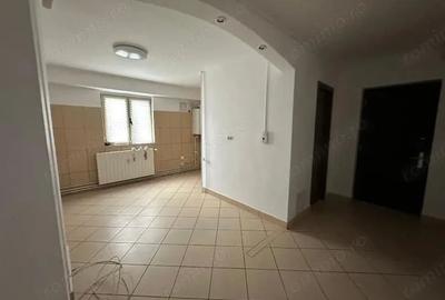 Apartament cu 3 camere decomandat în Decebal