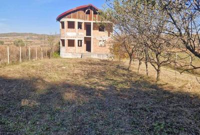 Casă cu 4 camere în Poiana