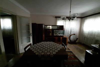 Casă cu 3 camere în Central - 1