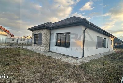 Casă cu 4 camere cu Teren 620 Mp în Jucu - 1