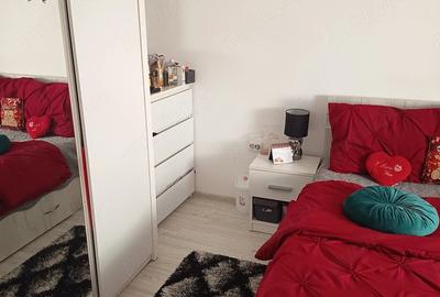 Apartament cu 4 camere semidecomandat în Obor