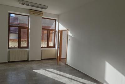 Apartament cu 3 camere decomandat în Ultracentral