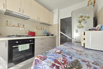 Apartament cu 3 camere semidecomandat în Micro 17 - 1
