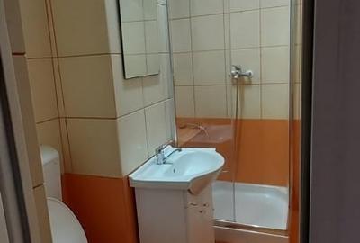 Apartament cu 3 camere decomandat în Giurgiului