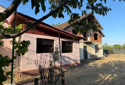 Casă cu 4 camere cu Teren 1600 Mp în Iecea Mare