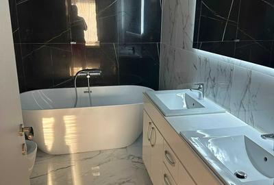 Apartament cu 4 camere semidecomandat în Central