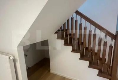 Casă cu 5 camere cu Teren 1600 Mp în Central