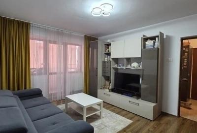 Apartament cu 3 camere semidecomandat în Dacia