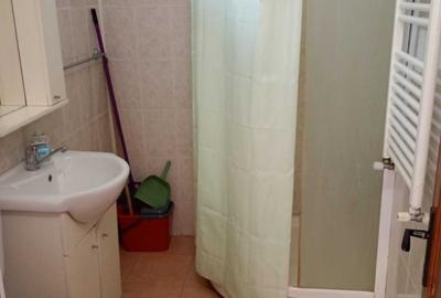 Apartament cu 3 camere decomandat în Exterior Vest