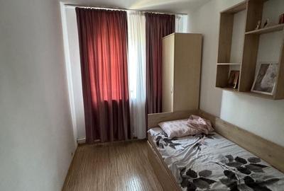 Apartament cu 3 camere semidecomandat în Central