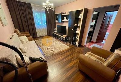 Apartament cu 3 camere semidecomandat, mobilat în Podu Roș