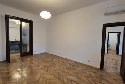 Apartament cu 4 camere decomandat în Eminescu