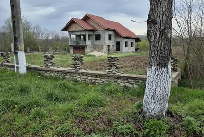 Casă cu 6 camere în Ceauru - 1
