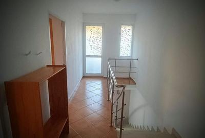 Casă cu 3 camere cu Teren 250 Mp în Central