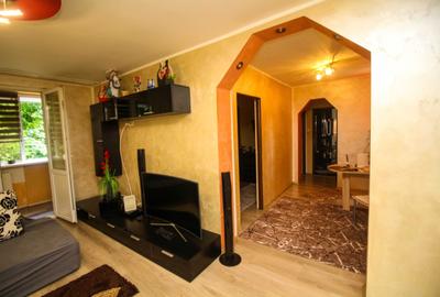 Apartament cu 3 camere decomandat în Teiș - 2