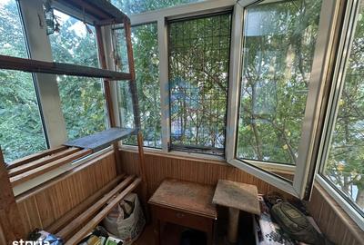 Apartament cu 3 camere semidecomandat în Bucureștii Noi