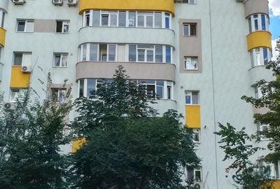Apartament cu 3 camere decomandat în Rahova