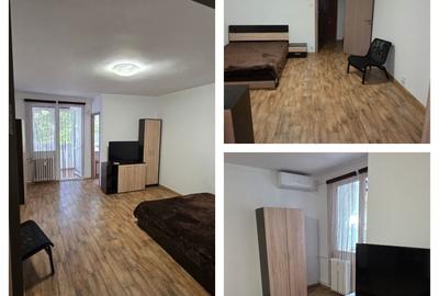 Garsonieră decomandată în Titan