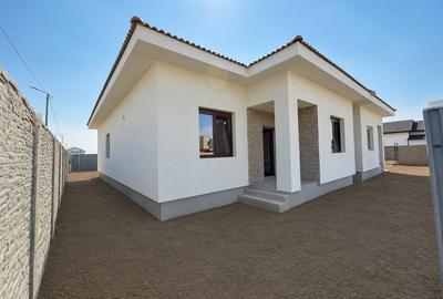 Duplex cu 4 camere cu Canalizare în Giroc