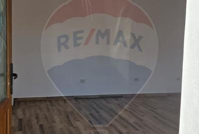 Casă cu 2 camere cu Teren 226 Mp în Laslea