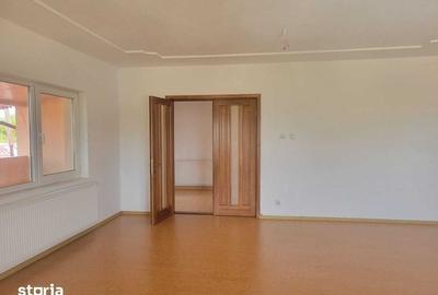 Casă cu 4 camere cu Teren 295 Mp în Central - 3