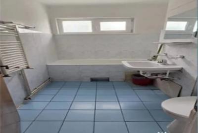Apartament cu 2 camere semidecomandat în Centrul Civic